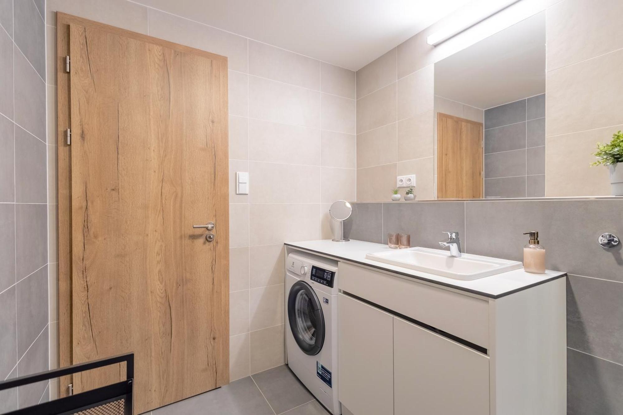 Appartement Bright 2Br - 5Th Floor, Balcony, Free Parking By Gravity Prague Extérieur photo